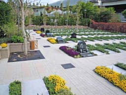 川口メモリアル和楽邸　平坦でお参りしやすい墓域