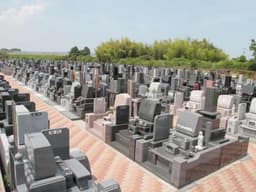 メモリアルパーク市原能満霊苑　和型・洋型の墓石が混在する墓域