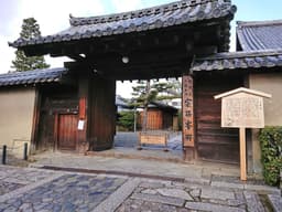 芳春院