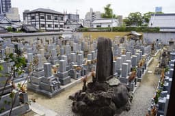 銀山寺墓地　墓地内風景