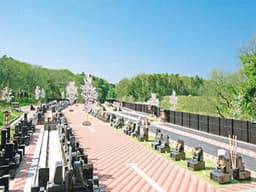 花見川犢橋霊園　広々とした参道